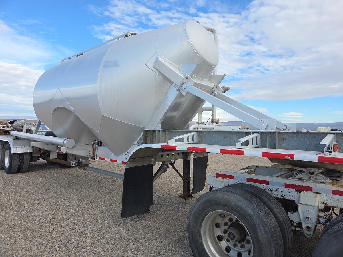 Used 2020 Southern Weld Pneumatic Trailers