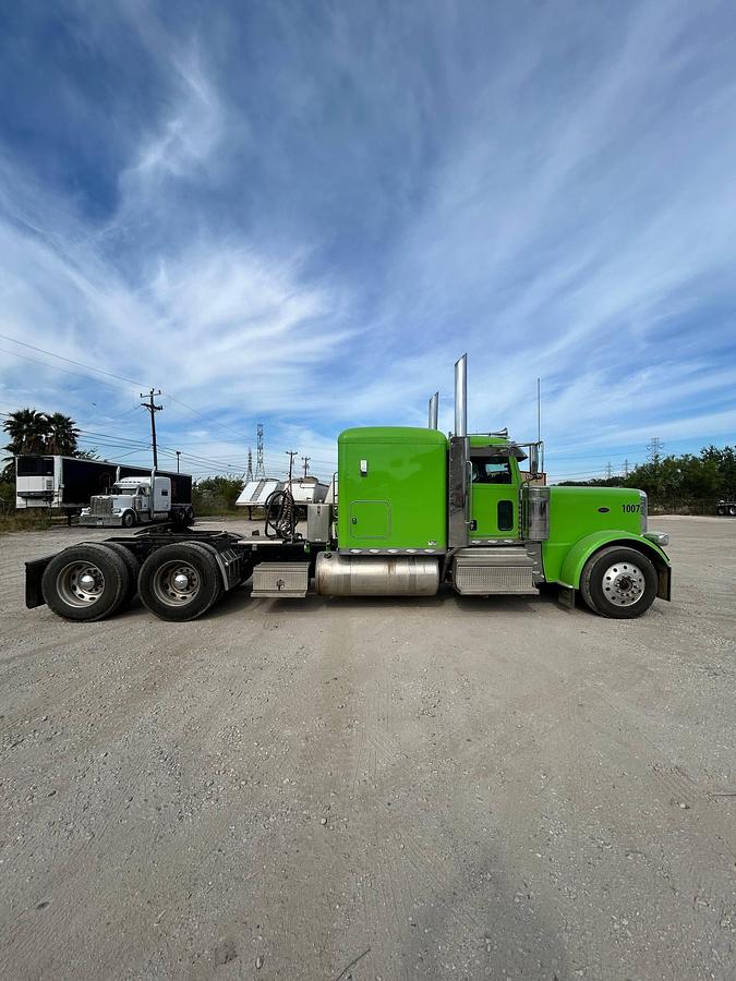 Used 2020 Peterbilt 389 Sleeper