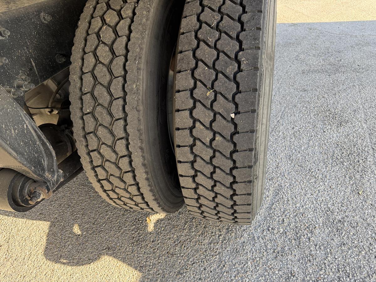 Used 2021 Freightliner 26' M2 106