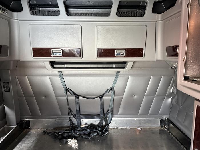 Used 2024 Peterbilt 389