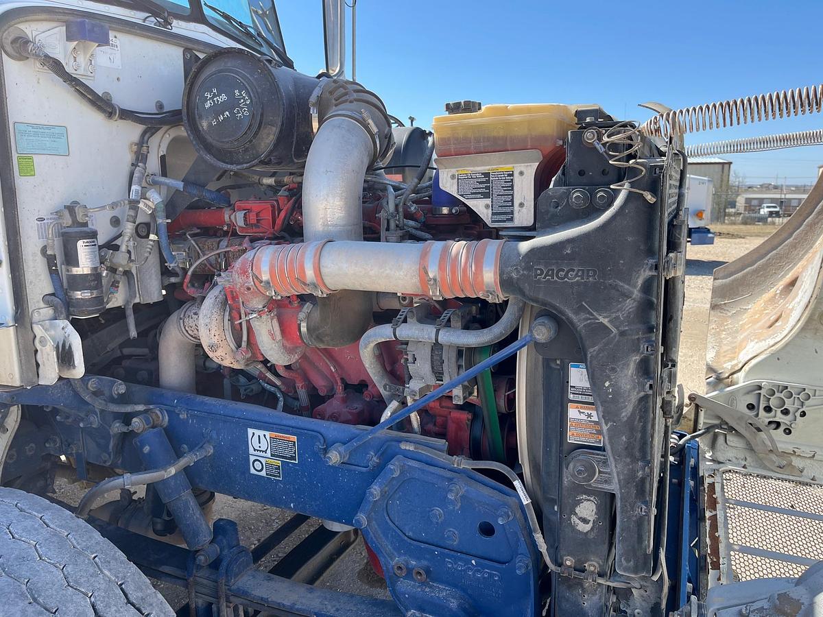 Used 2015 Peterbilt 365 Sleepers