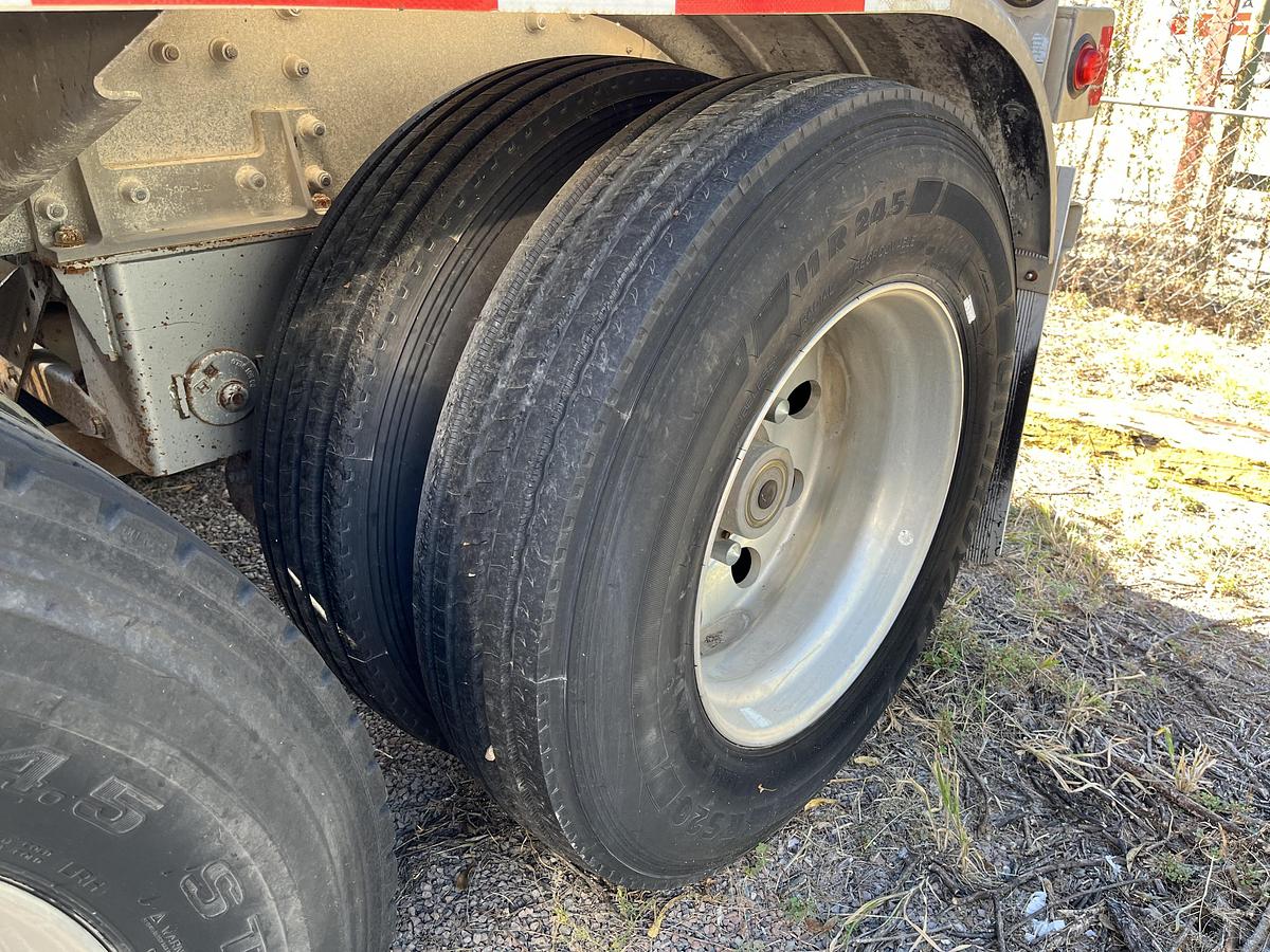 Used 2012 Heil 1040 Pneumatic Trailers