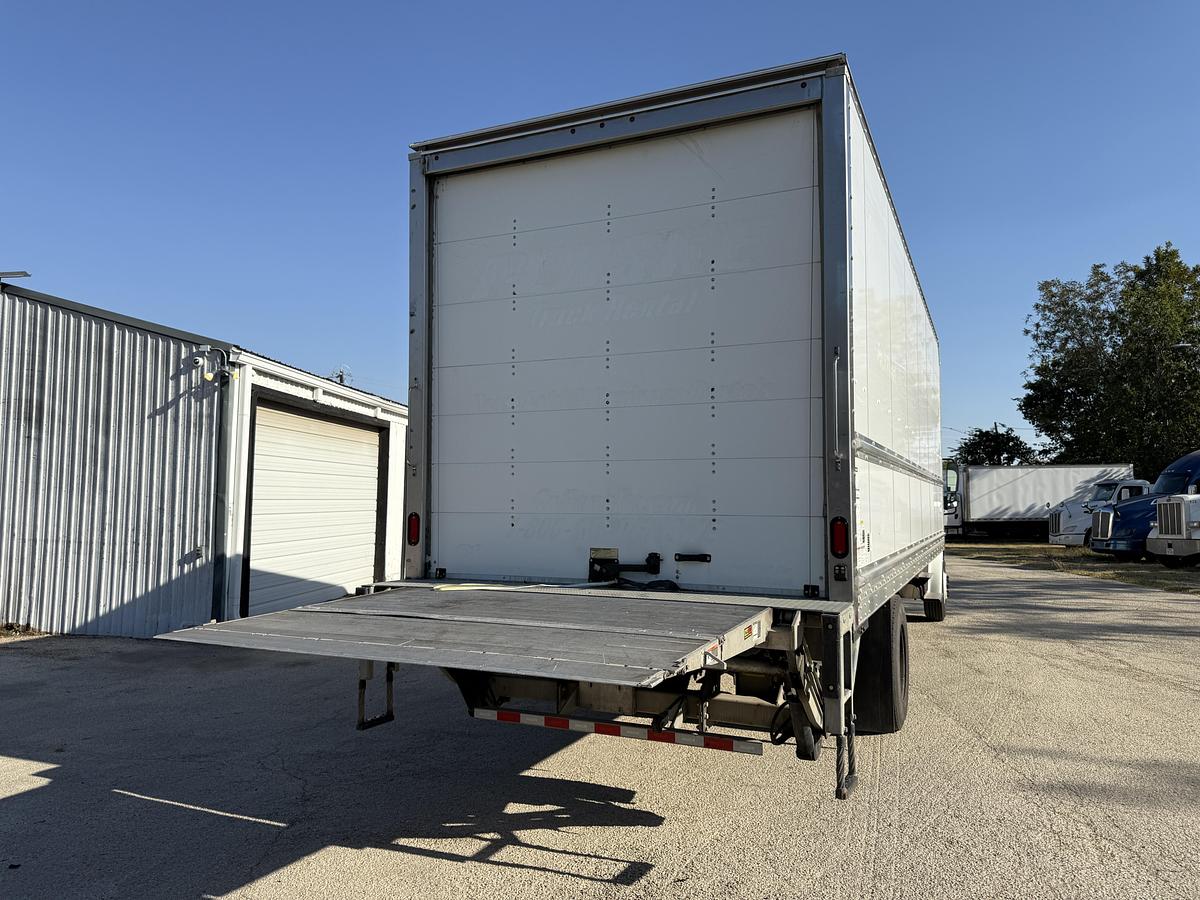 Used 2021 Freightliner 26' M2 106