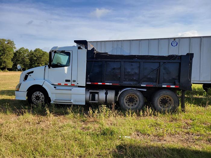 Used 2008 VOLVO Dump Truck