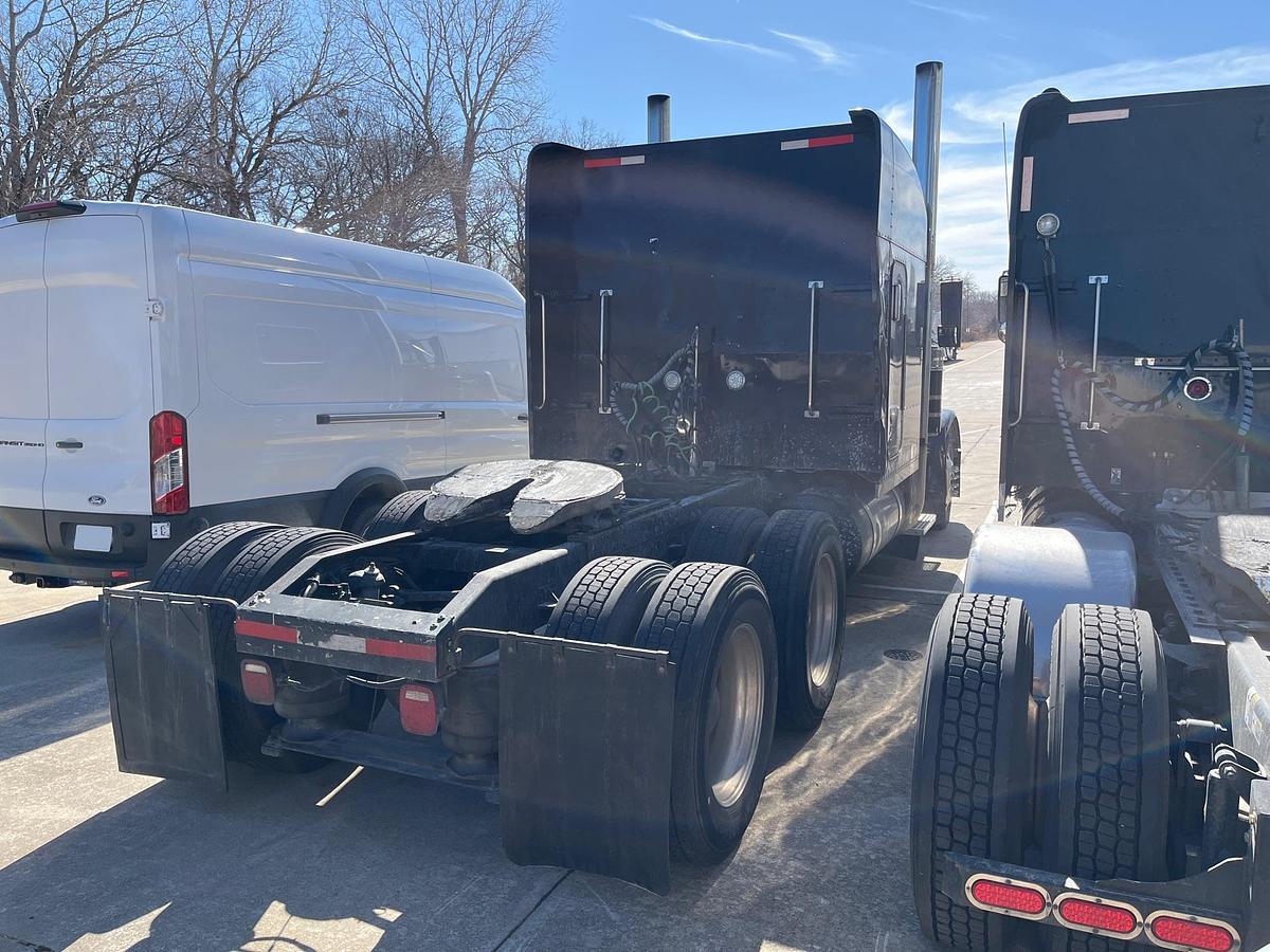 Used 2003 Peterbilt 379 Sleeper