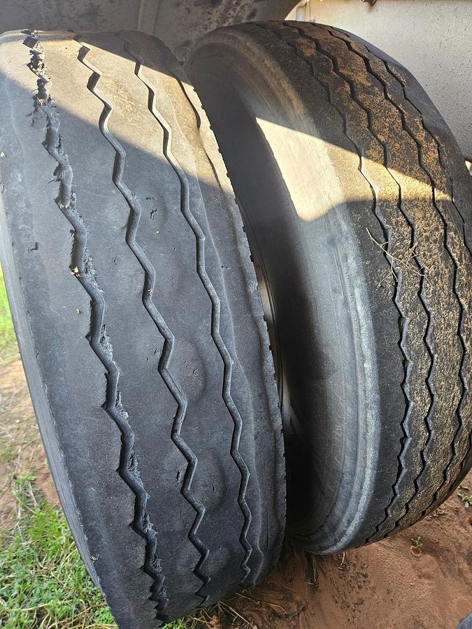 Used 2015 Heil Pneumatic Trailer