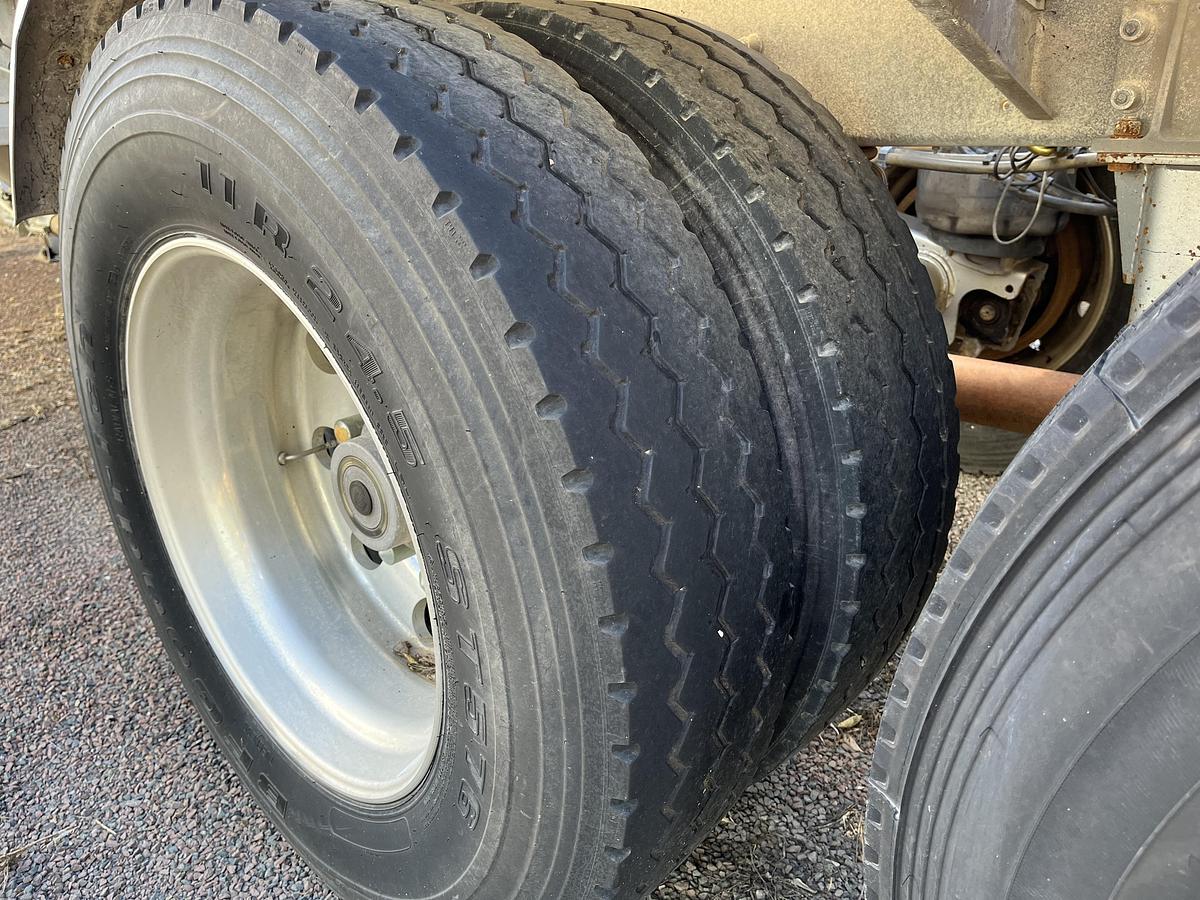 Used 2012 Heil 1040 Pneumatic Trailers