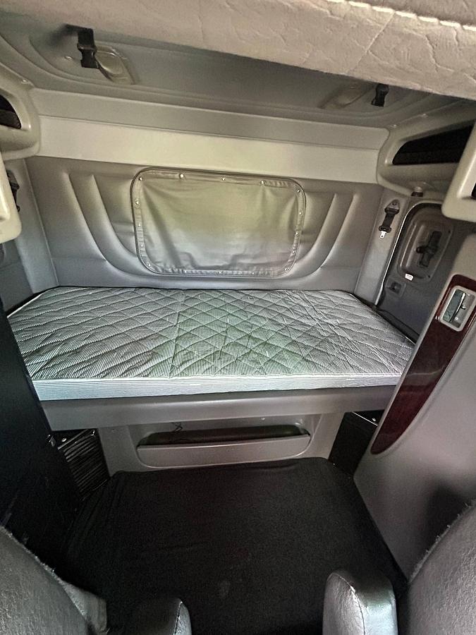 Used 2020 Peterbilt 389 Sleeper