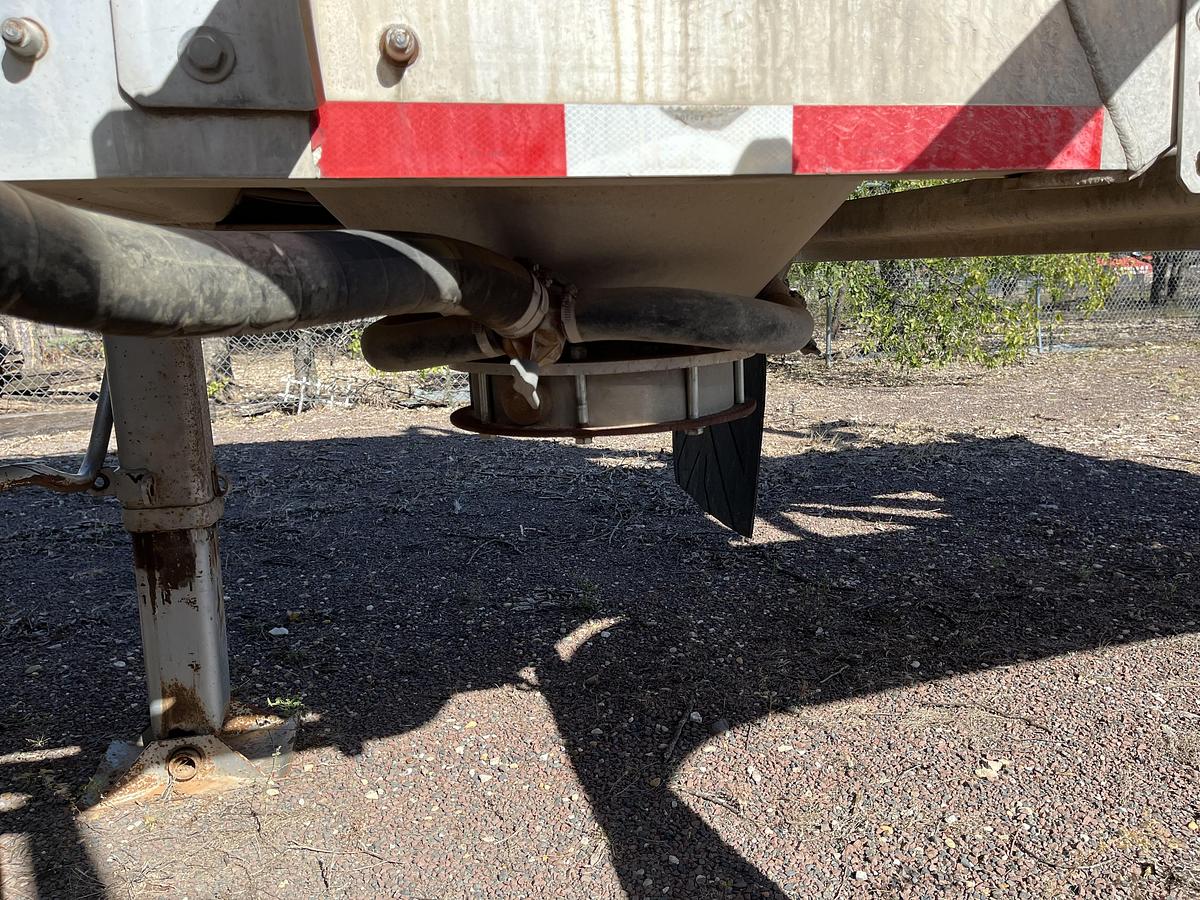 Used 2012 Heil 1040 Pneumatic Trailers