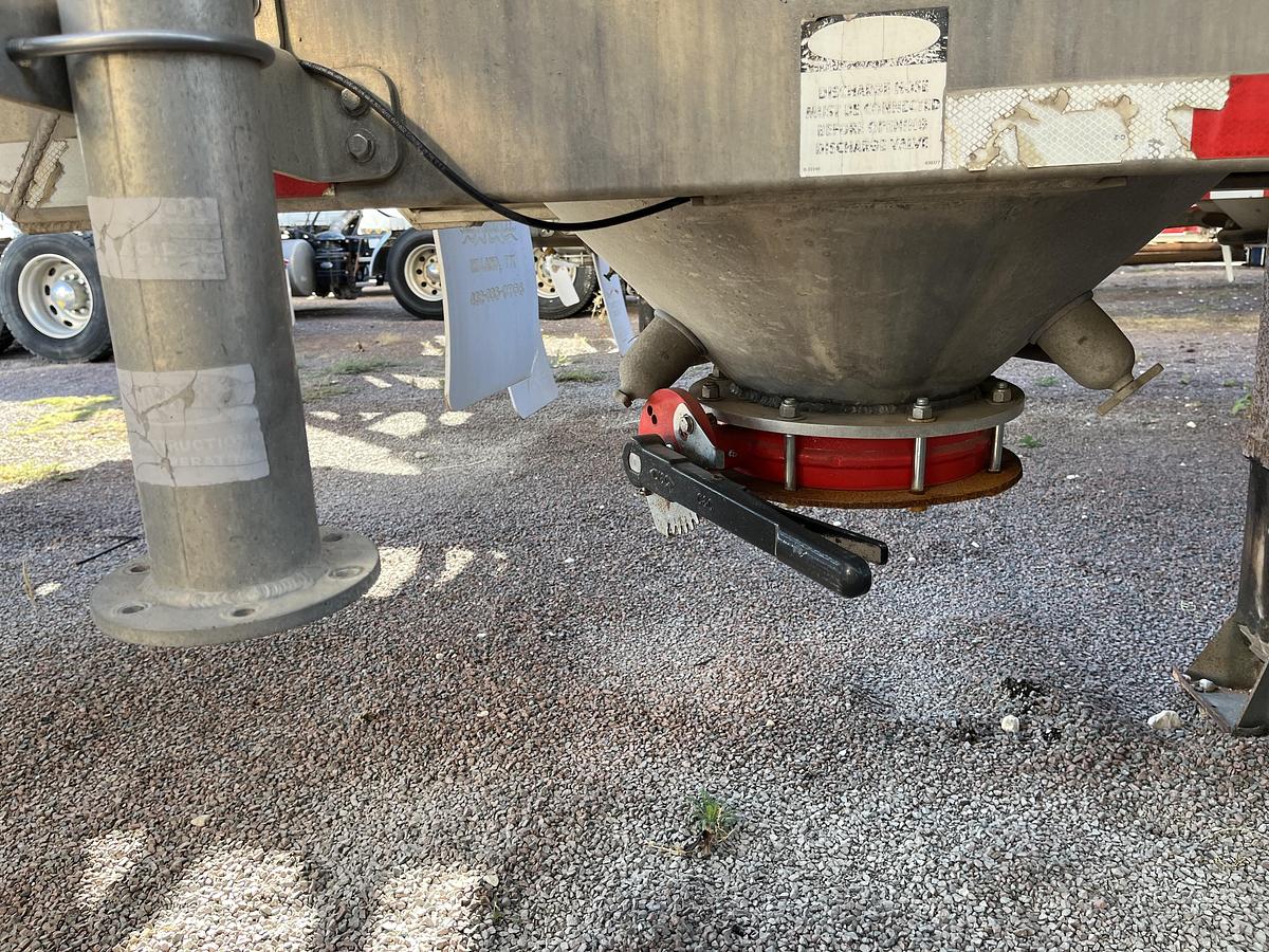 Used 2011 Polar Pneumatic Trailer