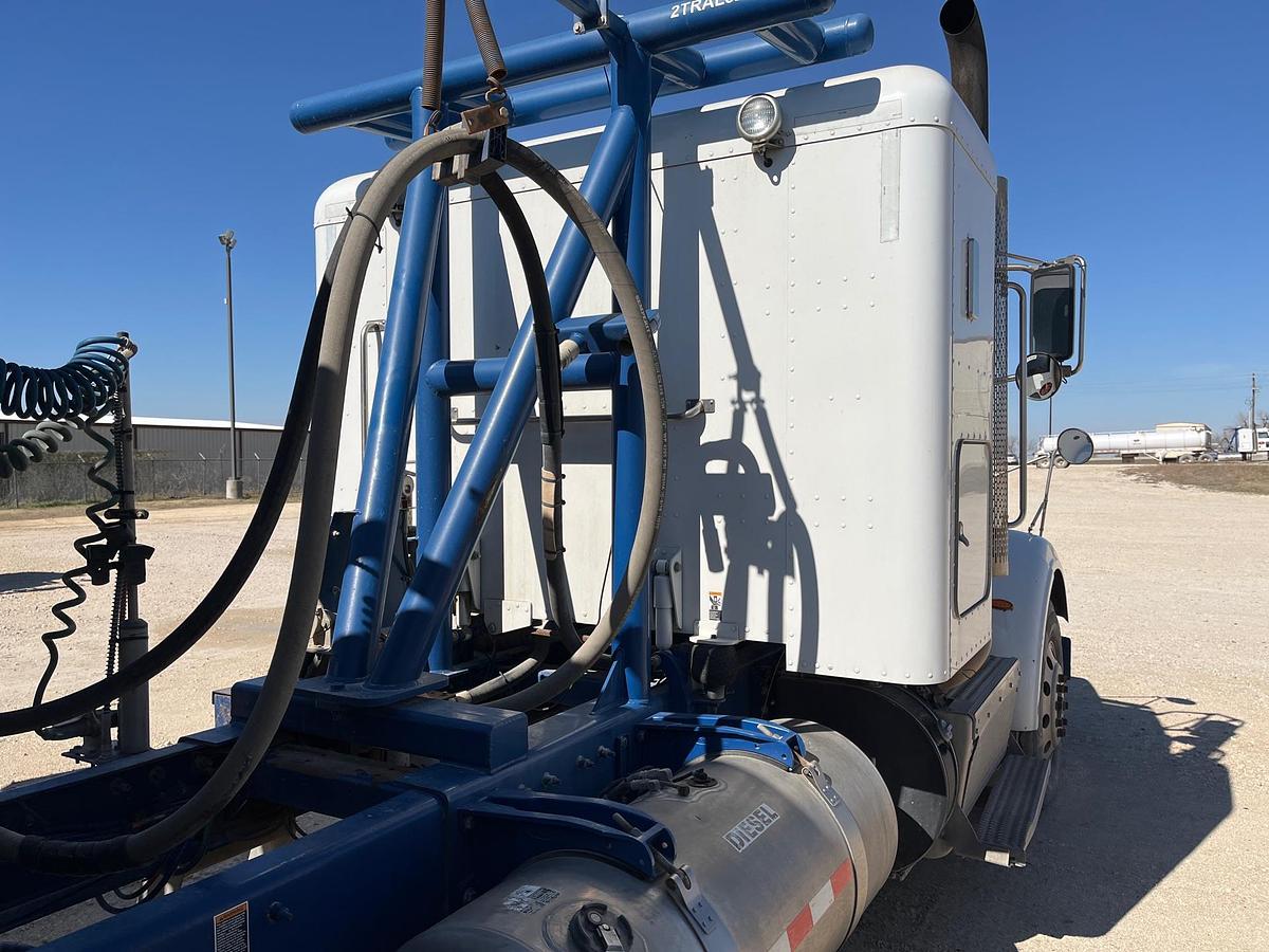 Used 2015 Peterbilt 365 Sleepers