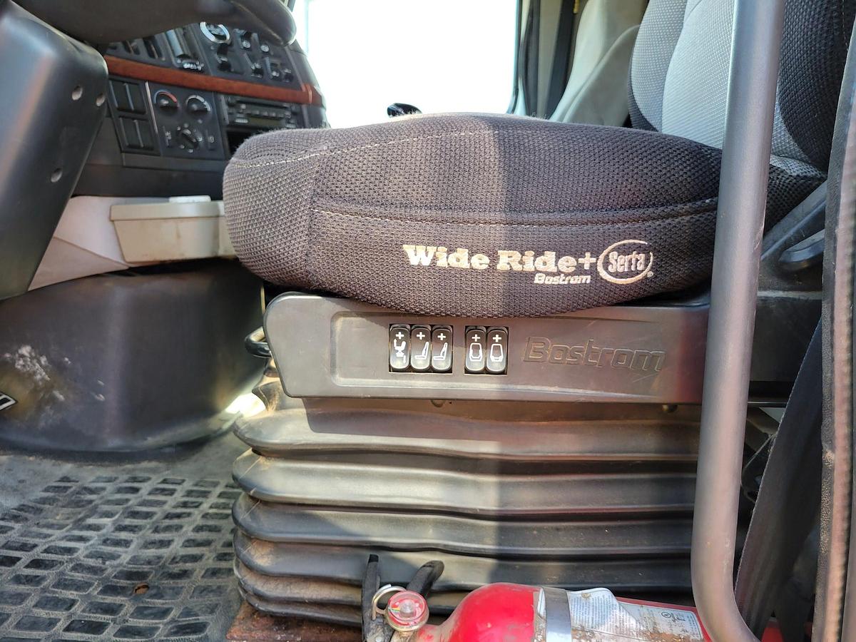 Used 2008 Volvo VNL64T300 Dump Truck