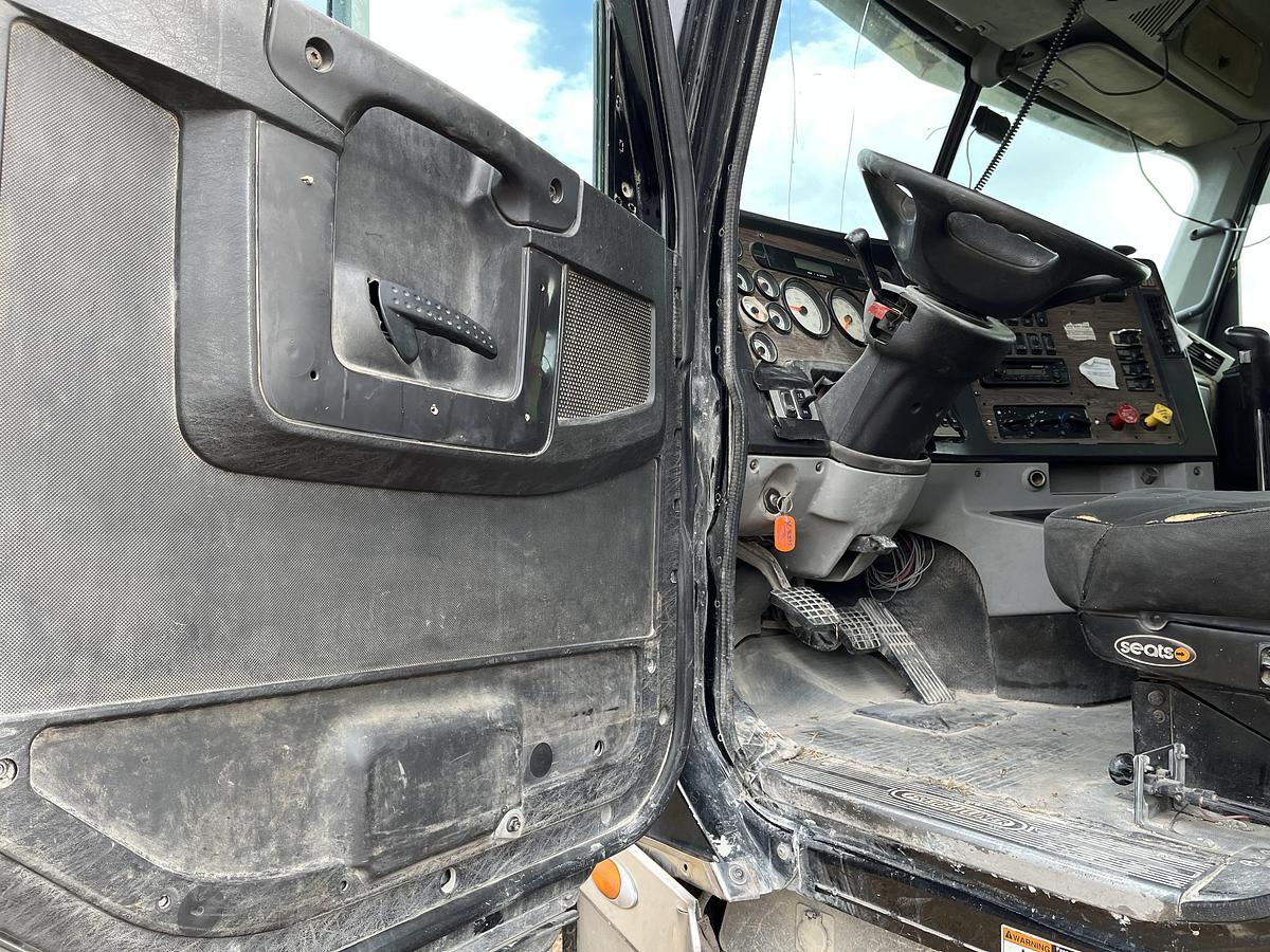 Used 2011 Freightliner Coronado 122SD Day Cab