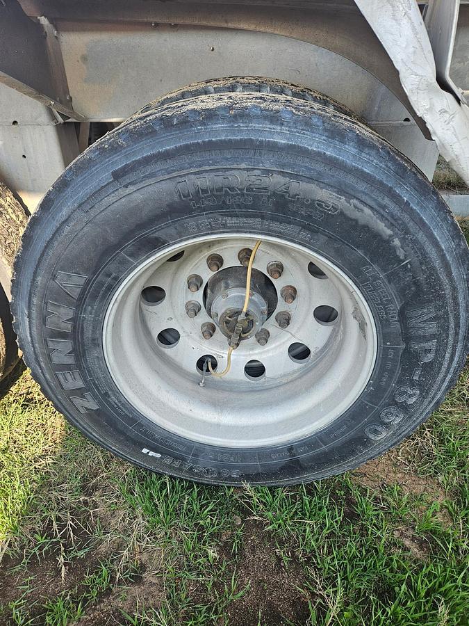 Used 2015 Vantage Pneumatic Trailer