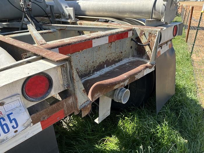 Used 2000 Polar Pneumatic Trailer