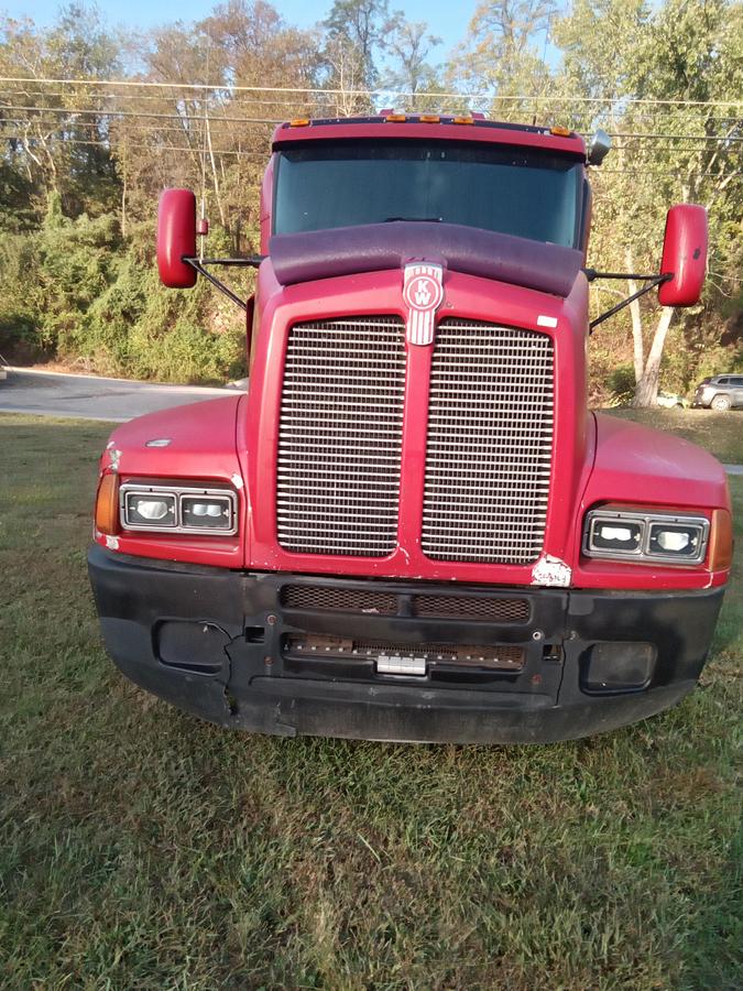 Used 2004 Kenworth T600 Sleeper