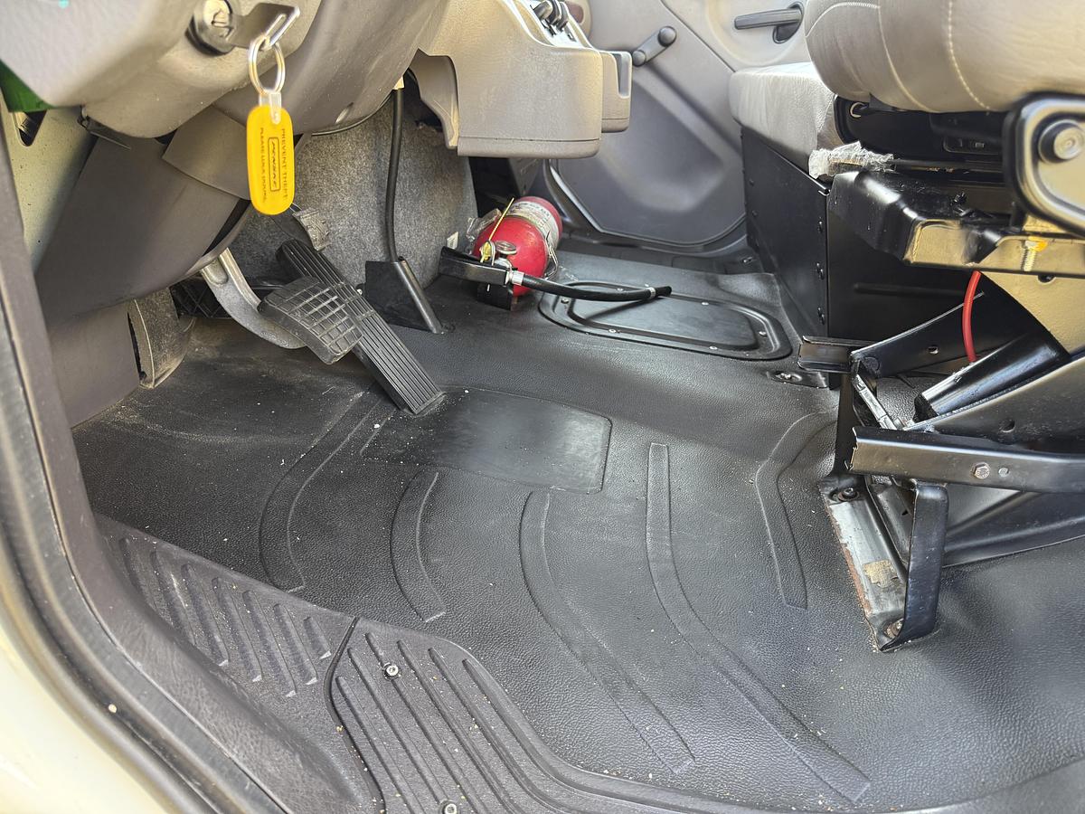 Used 2021 Freightliner 26' M2