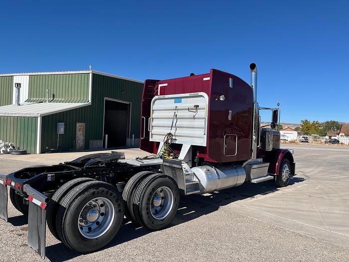 Used 2019 Peterbilt 389 Sleeper