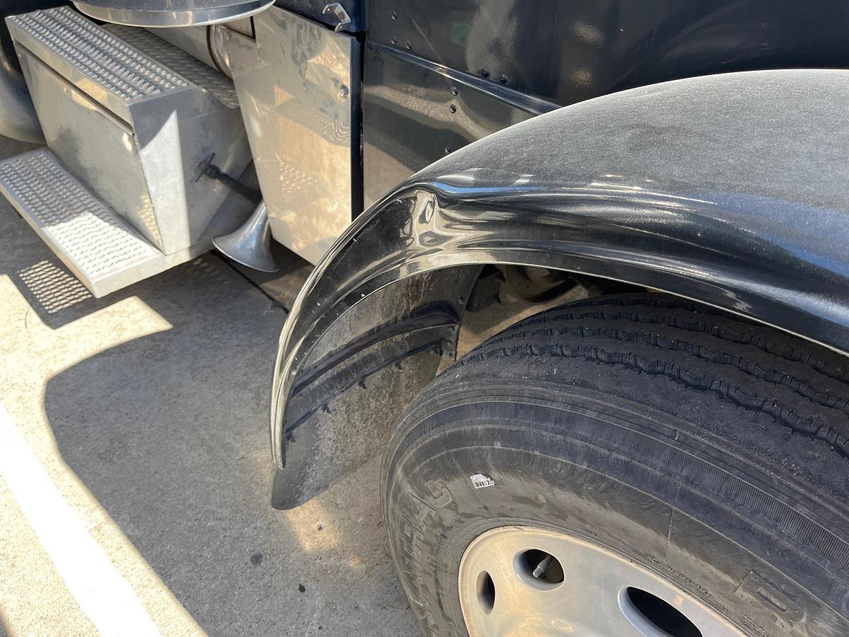 Used 2003 Peterbilt 379 Sleeper