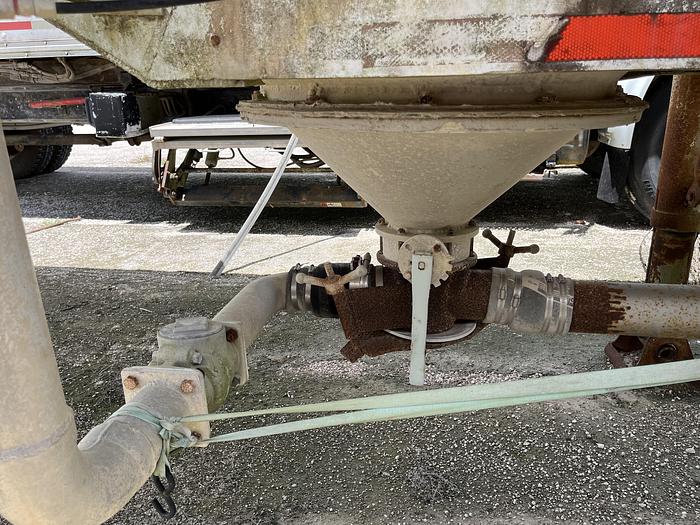 Used 1980 Heil Pneumatic Trailer