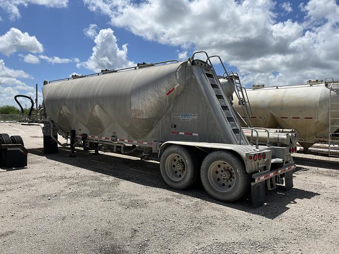 Used 2012 Mac 1050 cu.ft.