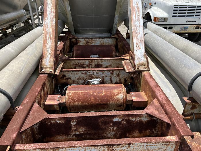 Used 1980 Heil Pneumatic Trailer