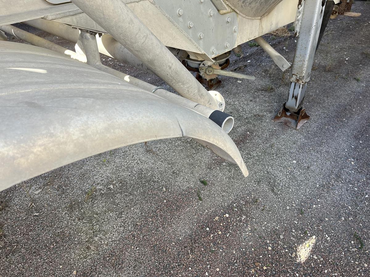 Used 2015 Tytal 1060 Pneumatic Trailer