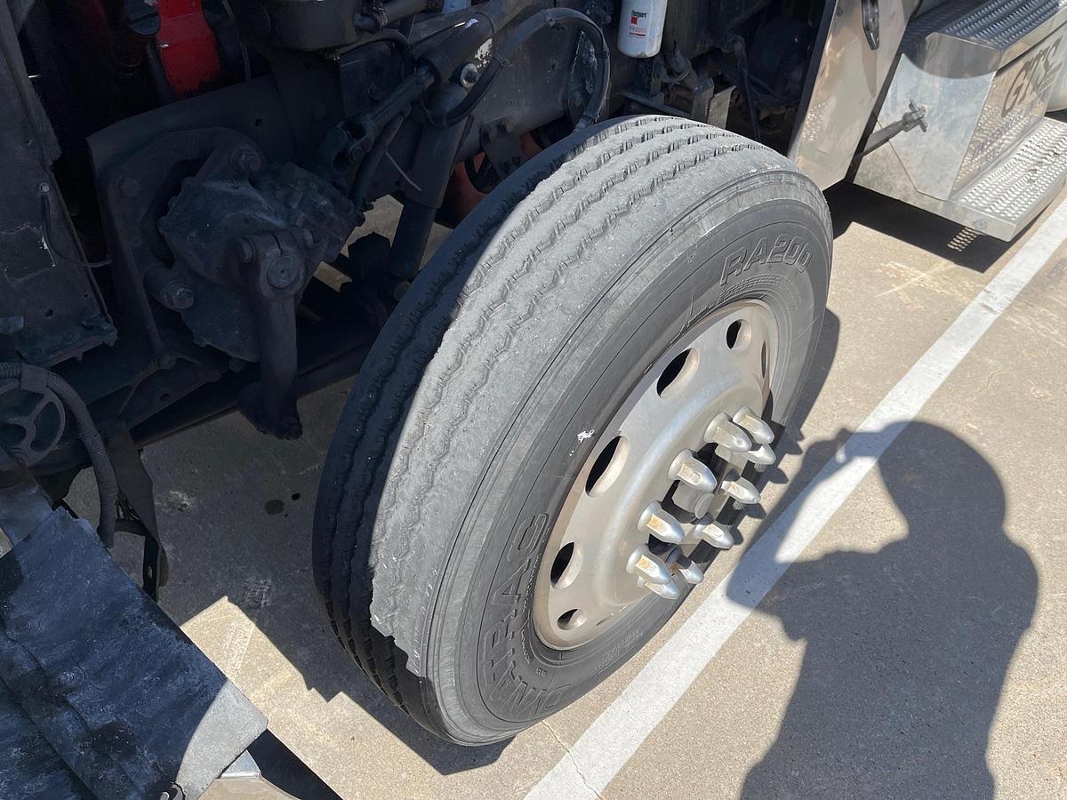 Used 2003 Peterbilt 379 Sleeper