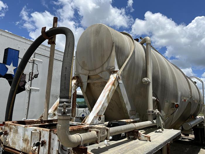 Used 1980 Heil Pneumatic Trailer