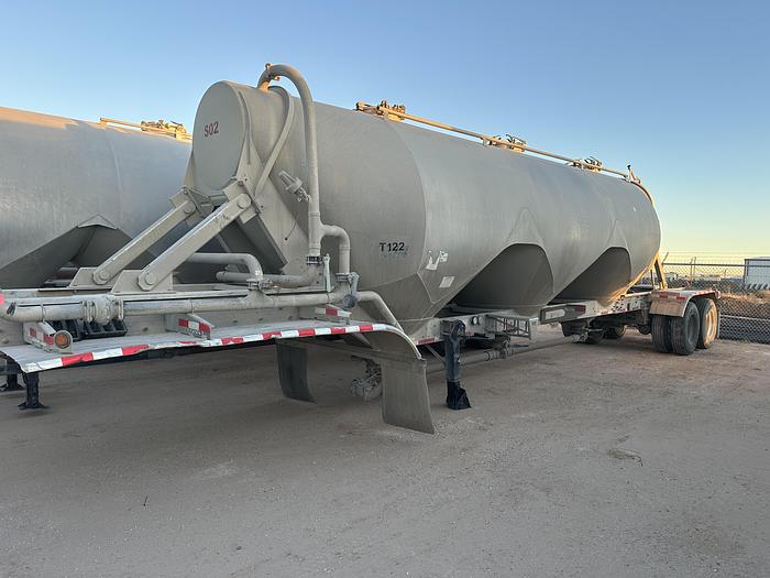 Used 2011 Heil Pneumatic Trailer