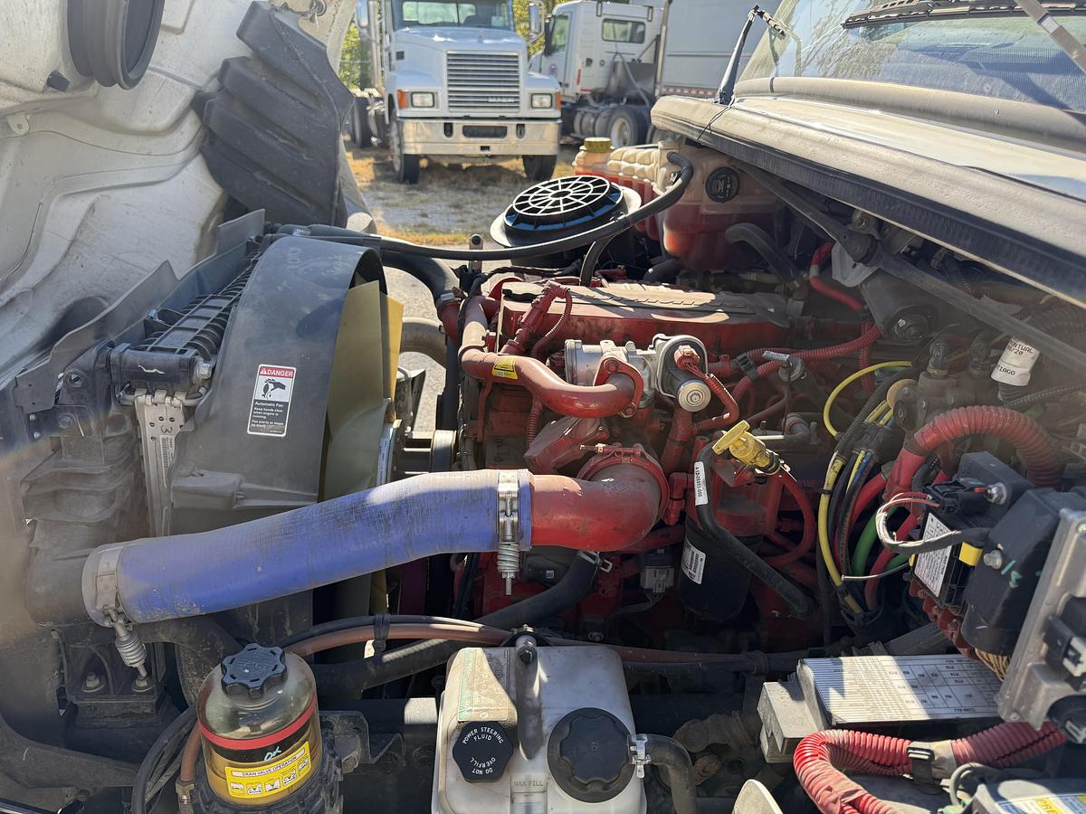 Used 2021 Freightliner 26' M2 106