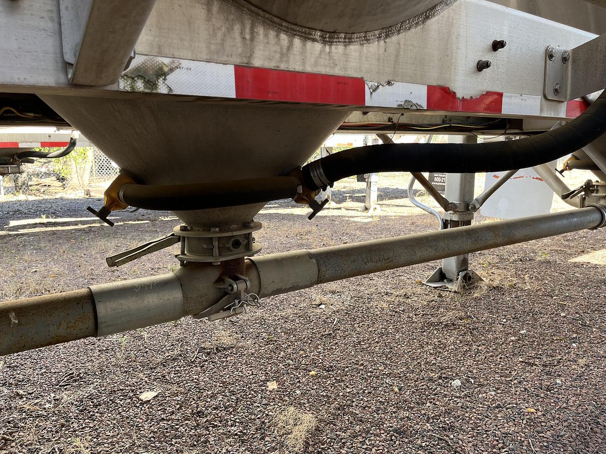 Used 2012 Heil 1040 Pneumatic Trailers