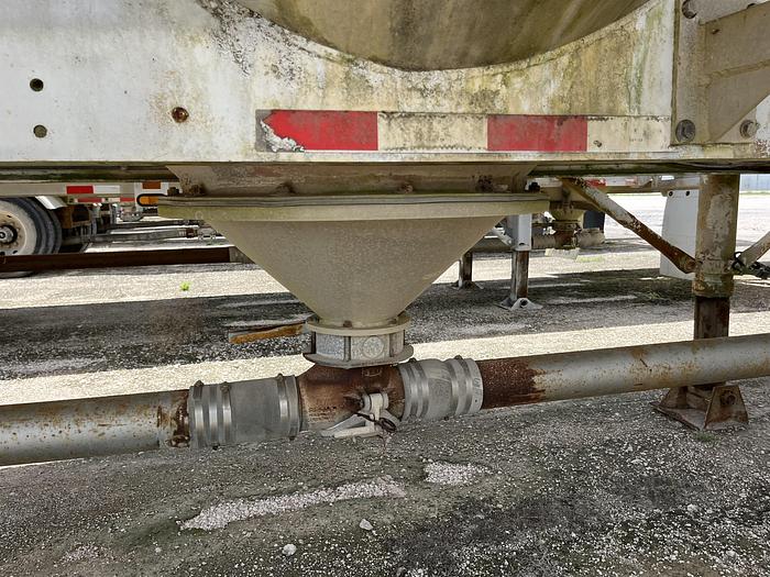 Used 1980 Heil Pneumatic Trailer