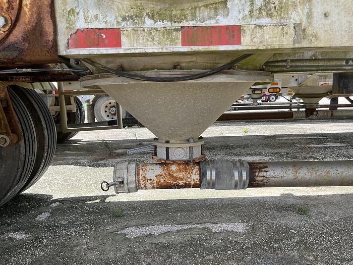 Used 1980 Heil Pneumatic Trailer