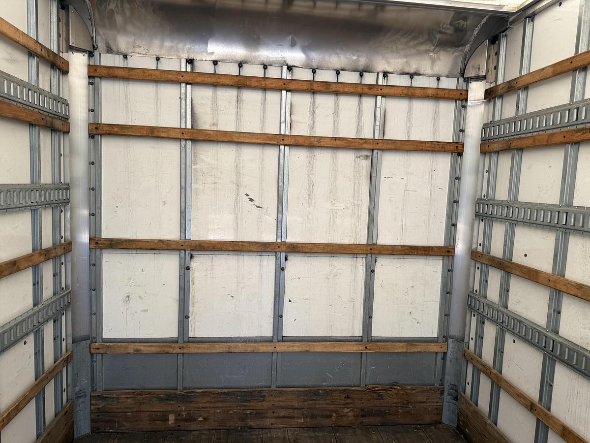 Used 2021 Freightliner 26' M2 106