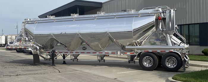 2024 Mac Vacuum Pneumatic Trailer