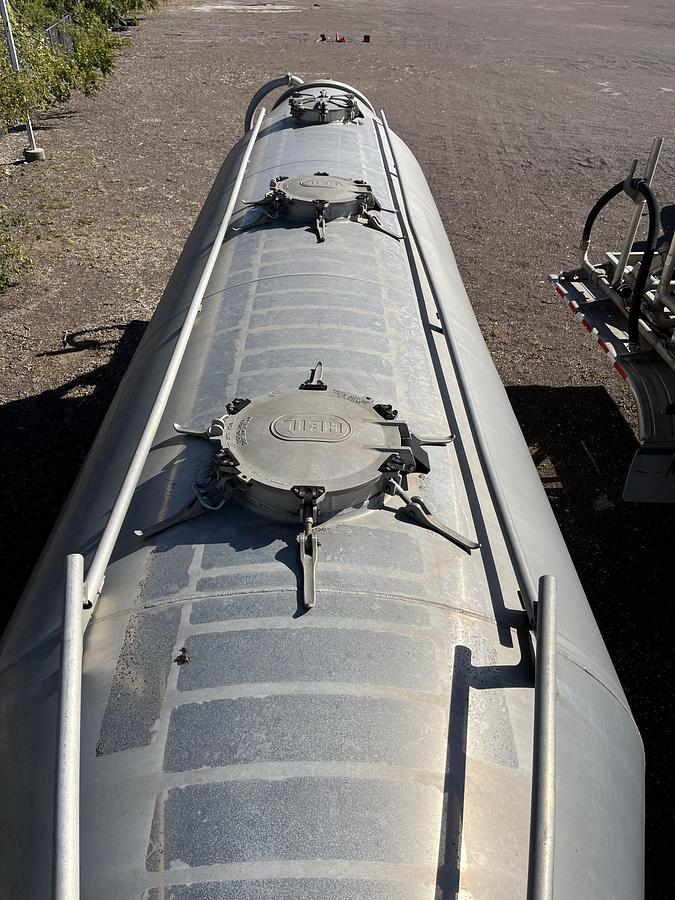 Used 2012 Heil 1040 Pneumatic Trailers