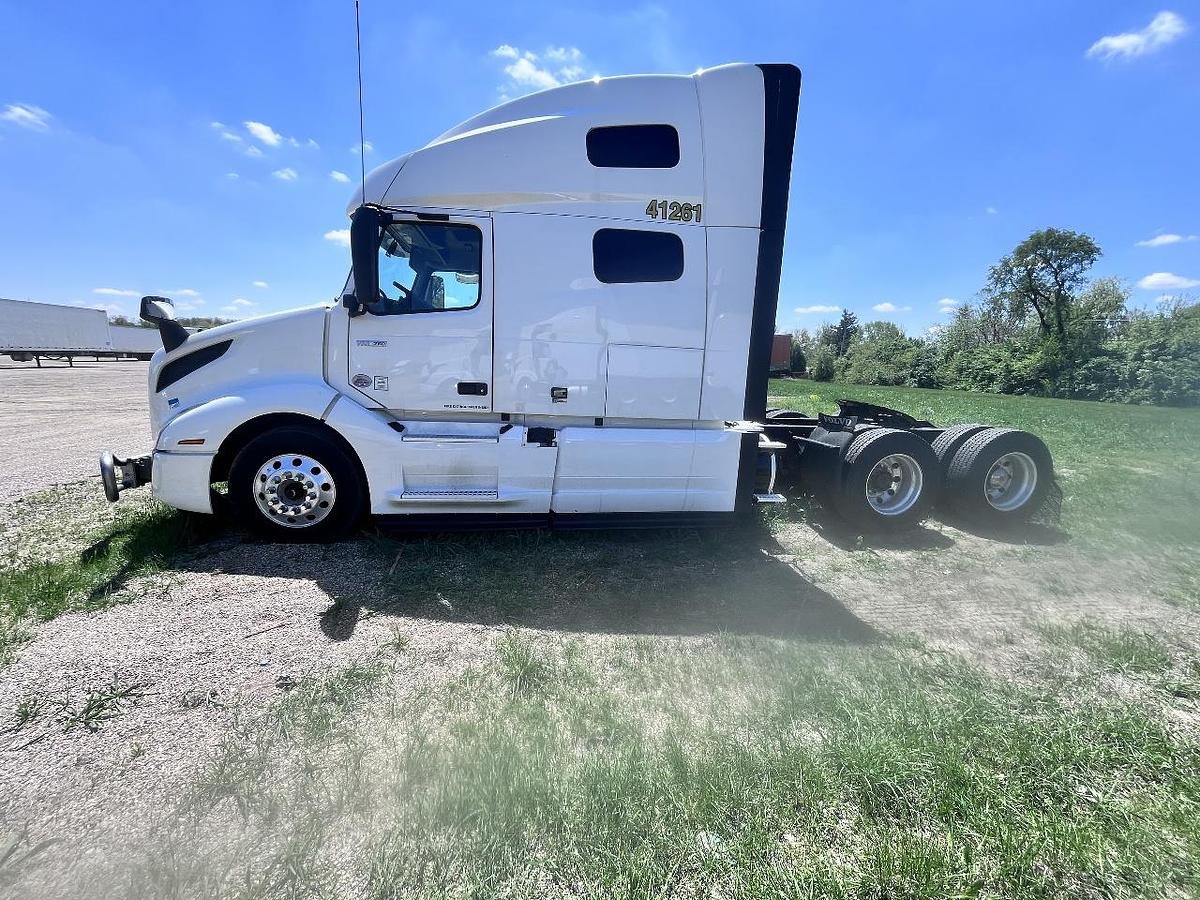 Used 2021 Volvo 760 Sleeper