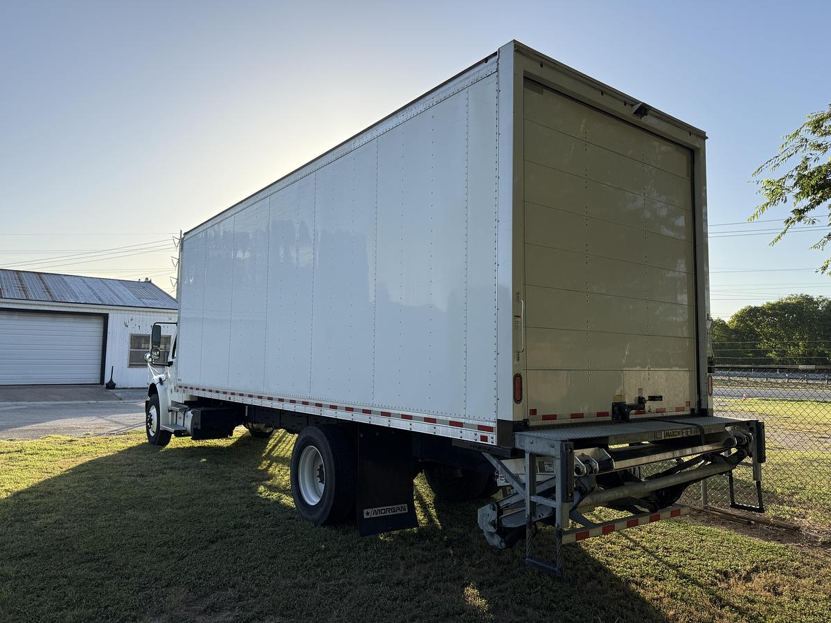 Used 2021 Freightliner 26' M2