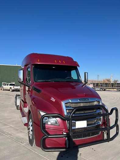 Used 2020 Freightliner CA126 Sleeper