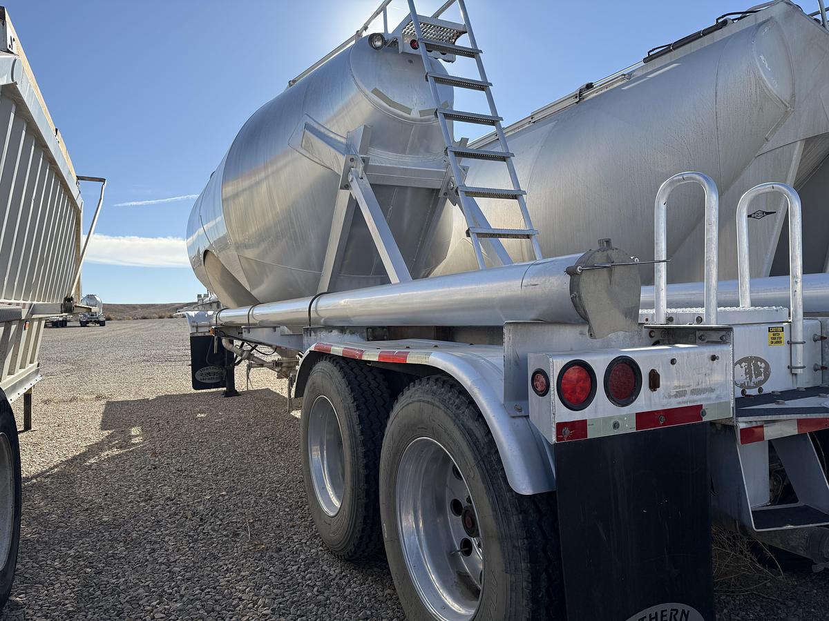 Used 2020 Southern Weld Pneumatic Trailers