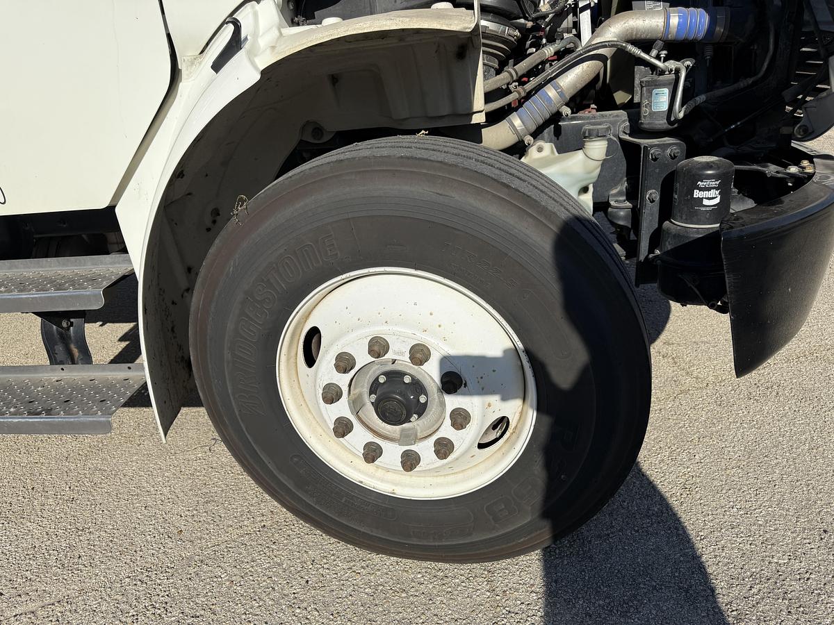 Used 2021 Freightliner 26' M2 106