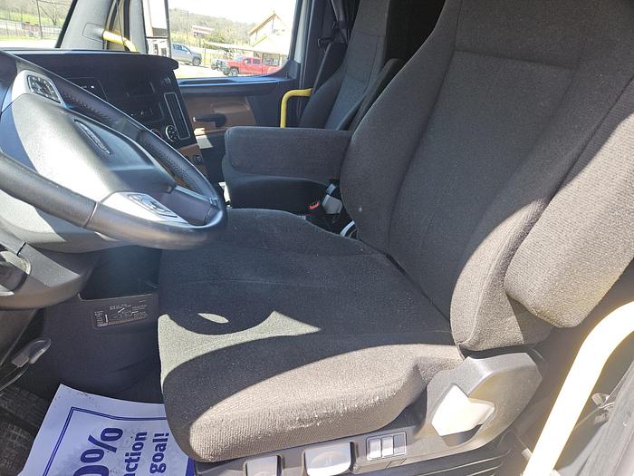 Used 2024 Freightliner Cascadia PT126 Sleeper