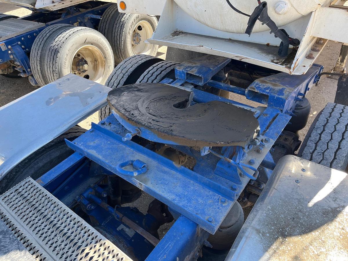 Used 2012 Peterbilt 365 Winch Truck