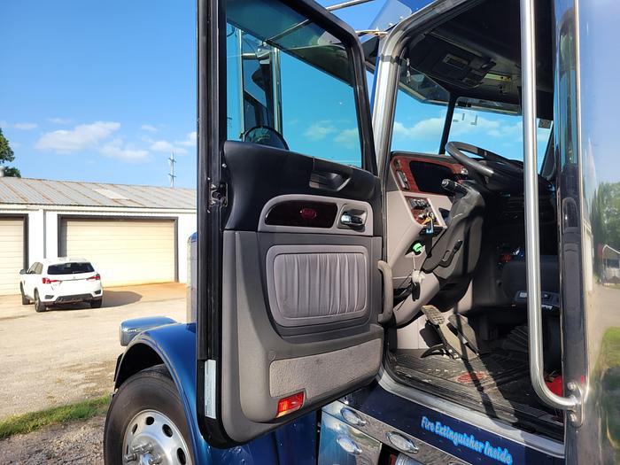 Used 2023 Peterbilt 389
