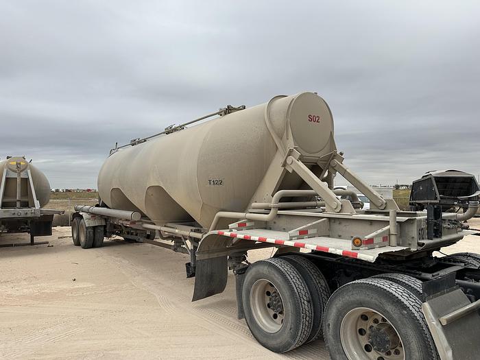 Used 2011 Heil Pneumatic Trailer