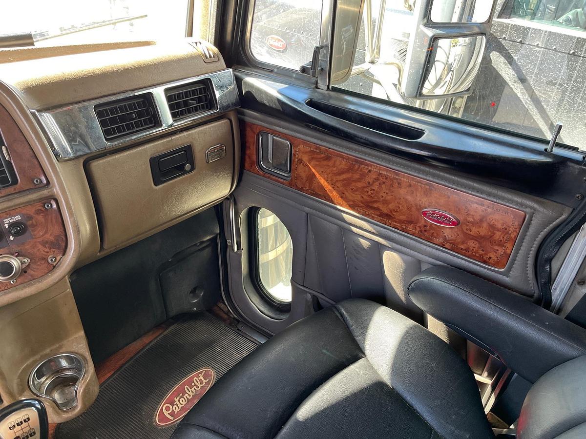 Used 2003 Peterbilt 379 Sleeper