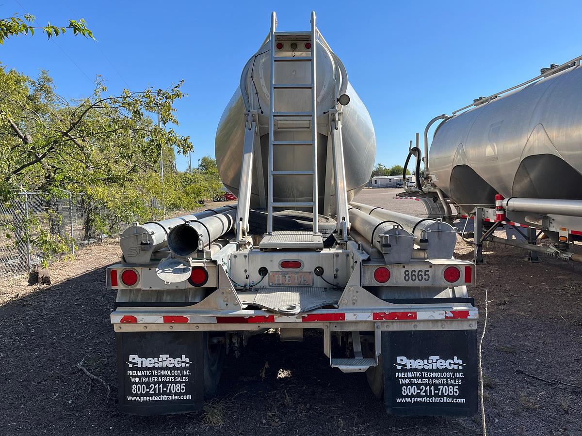 Used 2012 Heil 1040 Pneumatic Trailers