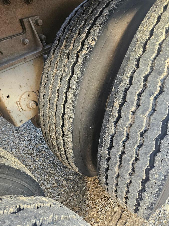 Used 2015 Heil Pneumatic Trailer