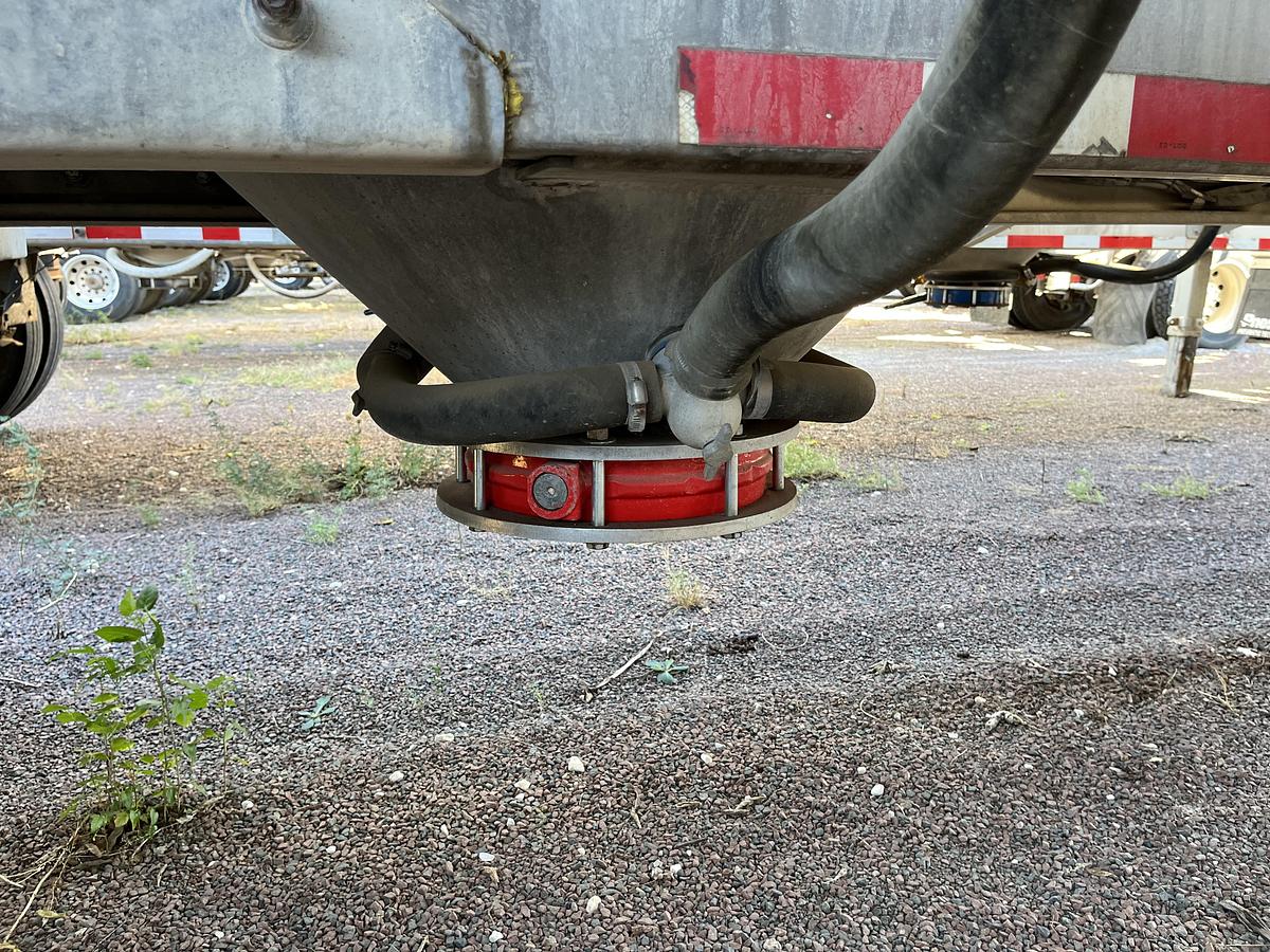 Used 2011 Polar Pneumatic Trailer